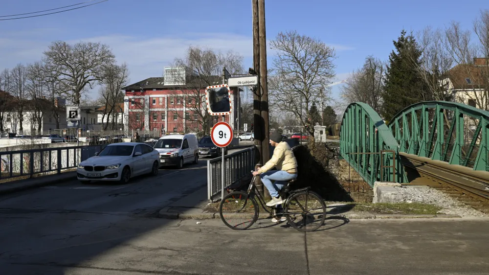 - 02.02.2024 – Moščanski most na Grablovičevi ulici, Moste.  //FOTO: Nik Erik Neubauer