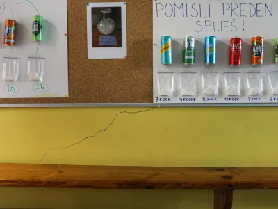 Razpoke, ki so nastale po nedavni sanaciji. 