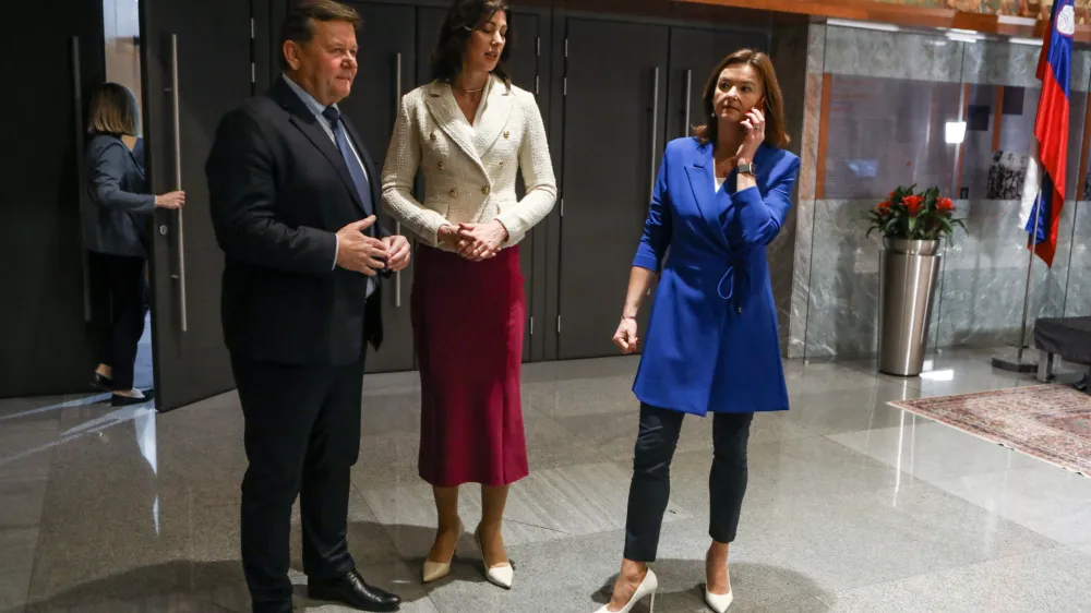 minister za kohezijo in regionalni razvoj dr. Aleksander Jevšek<br>ministrica za pravosodje dr. Dominika Švarc Pipan<br>podpredsednica vlade in ministrica za zunanje zadeve Tanja Fajon<br><br>- 24.01.2023 - Državni zbor - redna seja DZ s poslanskimi vprašanji predsedniku vlade Robertu Golobu in potrjevanje devetih ministrskih kandidatov<br><br> <br><br>//FOTO: Luka Cjuha