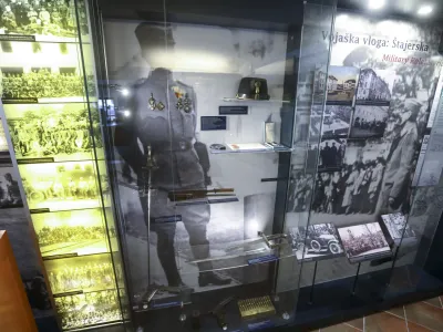 Še vse do konca februarja bo v rojstni hiši Rudolfa Maistra na Šutni možen ogled razstave »Zgodbe Maistrovih predmetov, iz virtualnega v resnično«. Foto: Luka Cjuha