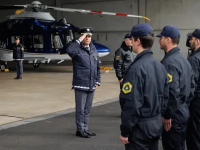 Zgornji Brnik, letalska policijska enota.<br>Prevzem novega policijskega helikopterja.