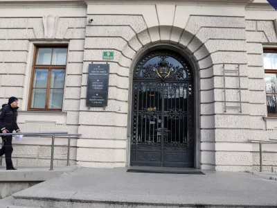 - protestni shod sodnikov -- 04.01.2024 &ndash; protest sodnikov - sodniki in tožilci za eno uro prekinili delo in s protestnimi shodi izrazili nestrinjanje z nespo&scaron;tovanjem ustavne odločbe glede sodni&scaron;kih plač. //FOTO: Tomaž Skale