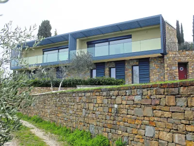 ﻿- črna gradnja - lastnika objektov Vitoslav in Metka Türk, Parecag//FOTO: Jaka Gasar