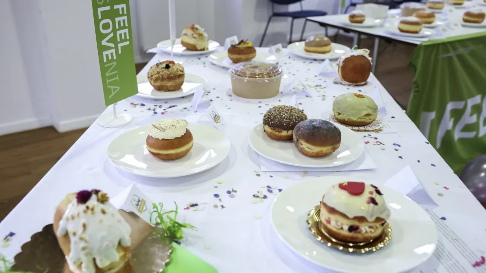 Med inovativnimi krofi so ponovno največ pozornosti komisije vzbudili krofi z različnimi polnili. 