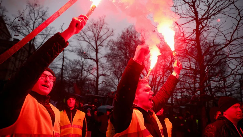 Demonstrators hold flares as Polish farmers protest over price pressures, taxes and green regulation, grievances shared by farmers across Europe, in Poznan, Poland, February 9, 2024. REUTERS/Kacper Pempel