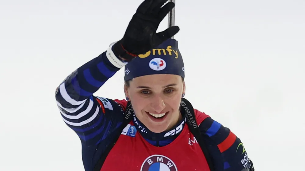 Biathlon - Biathlon World Championships - Nove Mesto Na Morave, Czech Republic - February 11, 2024 France's Julia Simon celebrates after winning the women's 10 km Pursuit REUTERS/David W Cerny