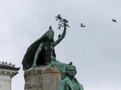 Prešernov spomenik8.2.2023 - slovenski kulturni praznik, 8. februar,Osrednji dogodek, 37. recital Prešernove poezije na Prešernovem trgu Foto: Luka Cjuha