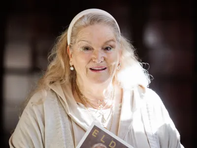 Ljubljana, Mestna hisa.<br>Novinarska konferenca ob izidu knjige Elda - notranji naboj avtorjev Elde Viler in Iva Gajica.<br>Pevka Elda Viler.