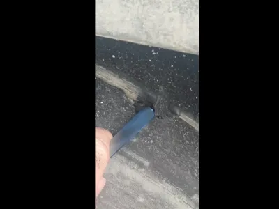 Na gorenjski avtocesti je policija ustavila voznika tovornjaka s popolnoma izrabljeno pnevmatiko. 