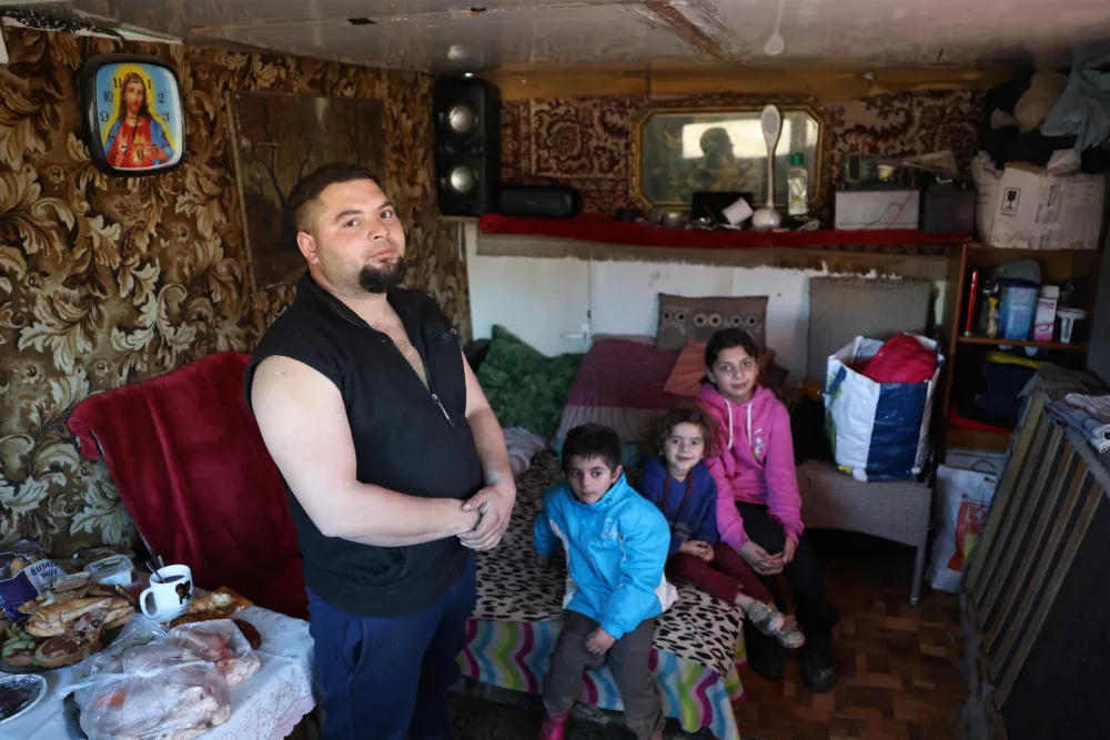 - februar 2024 - Lunik IX, romsko naselje, kjer živijo najsiromašnejši ljudje. Košice, Slovaška- romi, cigani, revščina, siromaštvo, geto //FOTO: Jaka GasarOPOMBA: ZA OBJEKTIV - REPORTAŽA