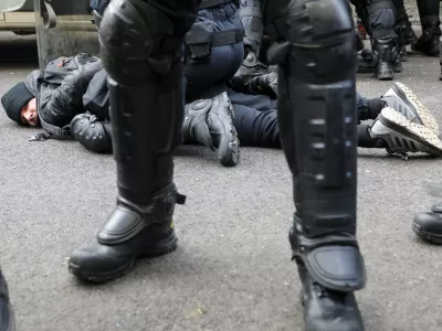 ﻿﻿- policisti ukrepali in proti več ljudem uporabili prisilna sredstva, med drugim tudi solzivec- zavarovano območje ROG zaradi upora rogovcev, ker naj bi občina začela z gradbenimi deli  - 19.01.2021 – ROG - kompleks nekdanje tovarne koles, kjer že več let živijo in ustvarjajo pripadniki avtonomne skupnost - ljubljanska občina začela z gradbenimi deli – evikcija stanovalcev in obiskovalcev - rušenje nekdanje tovarne, Trubarjeva 72 v Ljubljani –  //FOTO: LUKA CJUHA