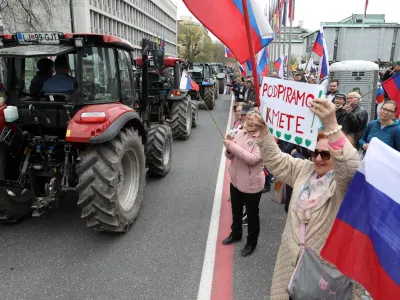 - traktorji - - 25.04.2023 – drugi protest kmetov pred poslopjem parlamenta v Ljubljani – protestni shod zaradi nezadovoljstva, vrste zahtev do kmetov in perečih težav v kmetijstvu - Sindikat kmetov Slovenije -//FOTO: Tomaž Skale