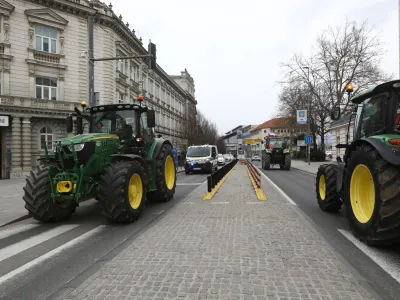 - 22.02.2024 – Celje – opozorilni protest kmetov - kmetje na protestu znova opozarjali na stanje v kmetijstvu. //FOTO: Luka Cjuha