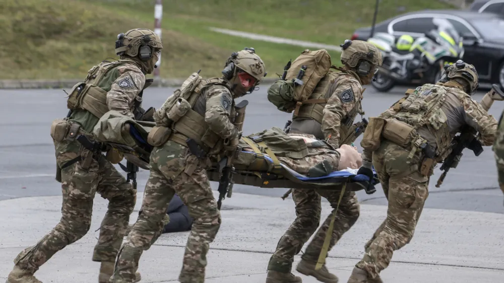 Cilj je postopno povečevanje obrambnih izdatkov, so povedali na obrambnem ministrstvu. Najpozneje do leta 2030 naj bi dosegli, da bodo znašali dva odstotka BDP. Fotografija je simbolična.