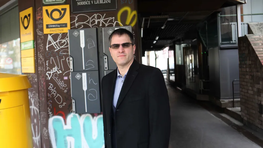 Nekdanji generalni direktor RTV Slovenija Andrej Grah Whatmough je prepričan, da je bil odpuščen nezakonito. 