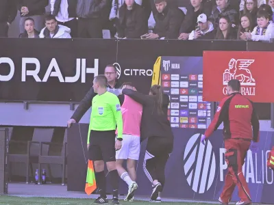 Murska Sobota - nogomet - NŠ Mura in NK Maribor - Viole - incident