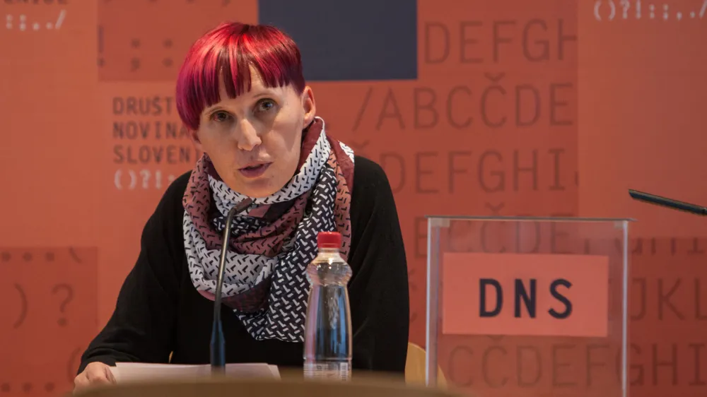 nova predsednica Dru&scaron;tva novinarjev Slovenije Petra Lesjak Tu&scaron;ek (koro&scaron;ka dopisnica Večera)  <br><br><br>- 24.09.2015 - Dru&scaron;tvo novinarjev Slovenije - problemska konferenca DNS in Sindikata novinarjev Slovenije o razmerah v medijskih hi&scaron;ah in prihodnosti novinarstva; <br><br><br>//FOTO: Maja Marko