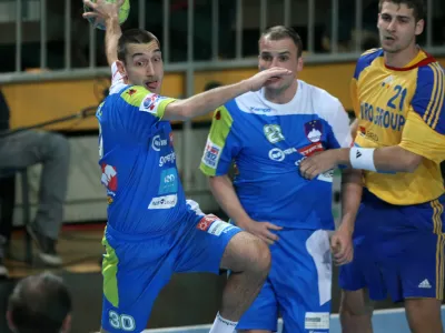 - rokomet - Slovenija: Romunija, kvalifikacije za EP, moški, 1. krog:<br>- Slovenska moška rokometna reprezentanca je v prvem krogu kvalifikacij (skupina 6) za evropsko prvenstvo na Danskem leta 2014 danes v Kopru premagala Romunijo s 34:26 <br><br><br><br><br><br><br>//FOTO: Jaka Gasar<br>         