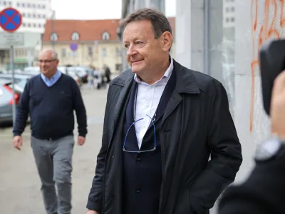 Ljubljana, ministrstvo za zdravje.<br>Sestanek vladne strani in zdravniskega sindikata Fides, na katerem so se usklajevali glede poteka mediacije.<br>Predsednik Fidesa Damjan Polh.