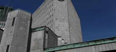 Na zavodu za varstvo kulturne dediščine ocenjujejo, da bi bila ureditev hotela v Ravnikarjevi stolpnici s kulturnovarstvenega vidika manj primerna, saj bi bilo treba zaradi specifike dejavnosti dodatno posegati v zavarovano stavbo. 