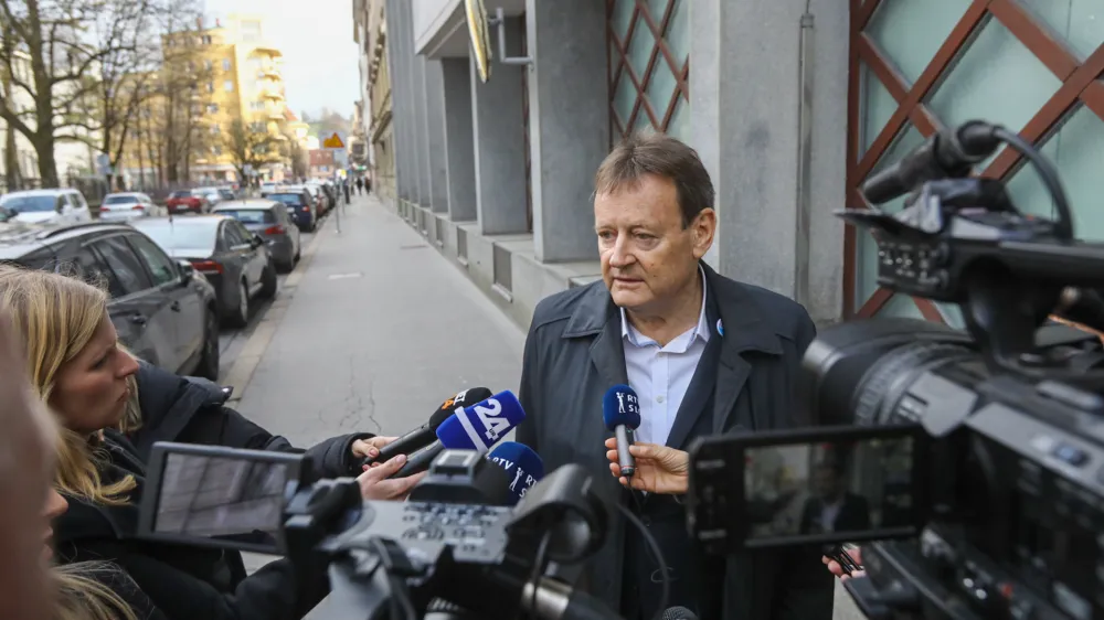 5.3.2024 nadaljevanje pogajanj med zdravni&scaron;kim sindikatom Fides in vladno stranjo; pred tem sestanek premierja Roberta Goloba in predsednika Fidesa Damjana Polha v kabinetu predsednika vlade Foto:Luka Cjuha