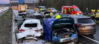 24 March 2024, Bavaria, Uettingen: A view of the scene of an accident involving some 40 vehicles near Wuerzburg, in Germany's Bavaria region, where two people were killed and 27 others were injured after a pile-up. Photo: Merzbach/News5/dpa - ACHTUNG: Kennzeichen wurde(n) aus rechtlichen Gründen gepixelt