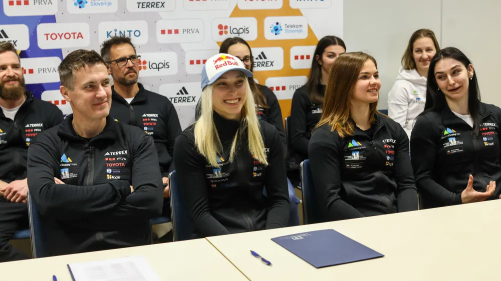 Janja Garnbret, slovenska športna plezalka28.03. 2024 - novinarska konferenca, slovenska članska in mladinska reprezentanca v športnem plezanju Planinska zveza SlovenijeFOTO: Luka Cjuha