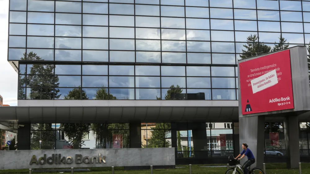﻿- 19.09.2016 - Addiko bank d.d.,(nekdanja Hypo Alpe Adria banka)  Slovenska cesta 29 v Ljubljani - stavba  //FOTO: Luka Cjuha.