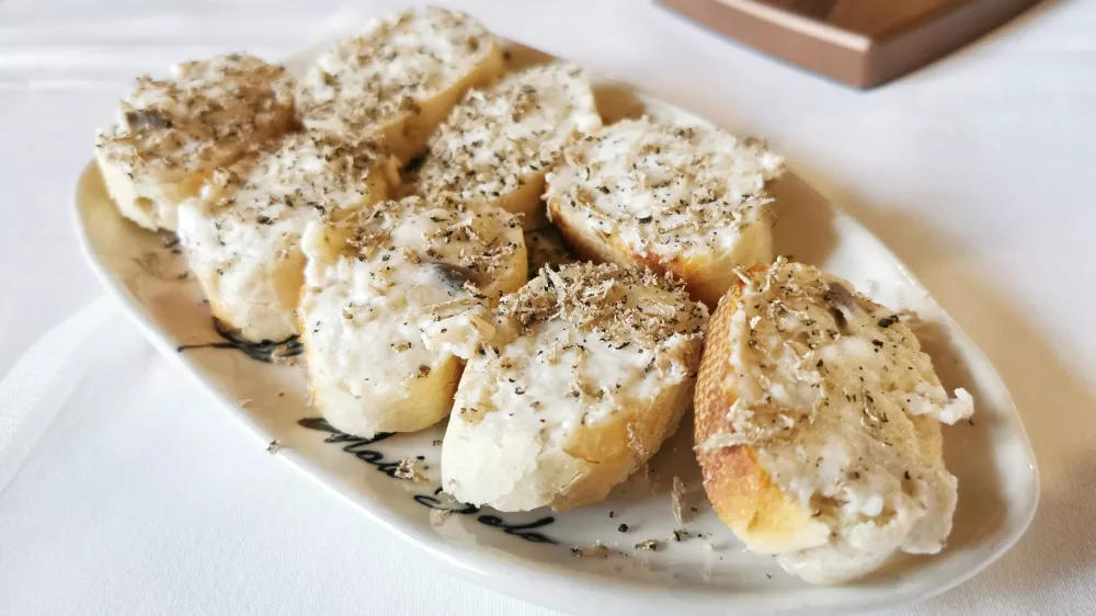 Bruskete s tartufi / Foto: Miha First