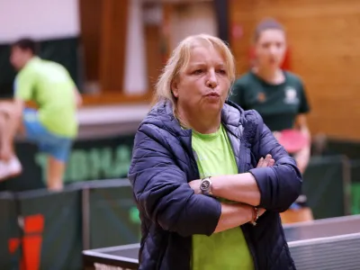 Andreja Ojsteršek Urh, selektorka moške reprezentance <br><br>- 27.10.2023 – Namiznoteniška zveza Slovenije – obisk Vladimirja Samsonova - namizni tenis - namiznoteniška reprezentanca – trening v športni dvorani ZŠD Krim na Galjevici <br><br>//FOTO: Tomaž Skale<br>
