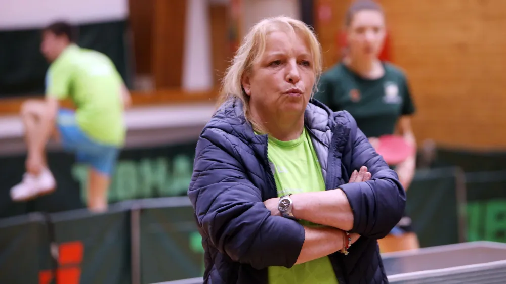 Andreja Ojsteršek Urh, selektorka moške reprezentance <br><br>- 27.10.2023 – Namiznoteniška zveza Slovenije – obisk Vladimirja Samsonova - namizni tenis - namiznoteniška reprezentanca – trening v športni dvorani ZŠD Krim na Galjevici <br><br>//FOTO: Tomaž Skale<br>