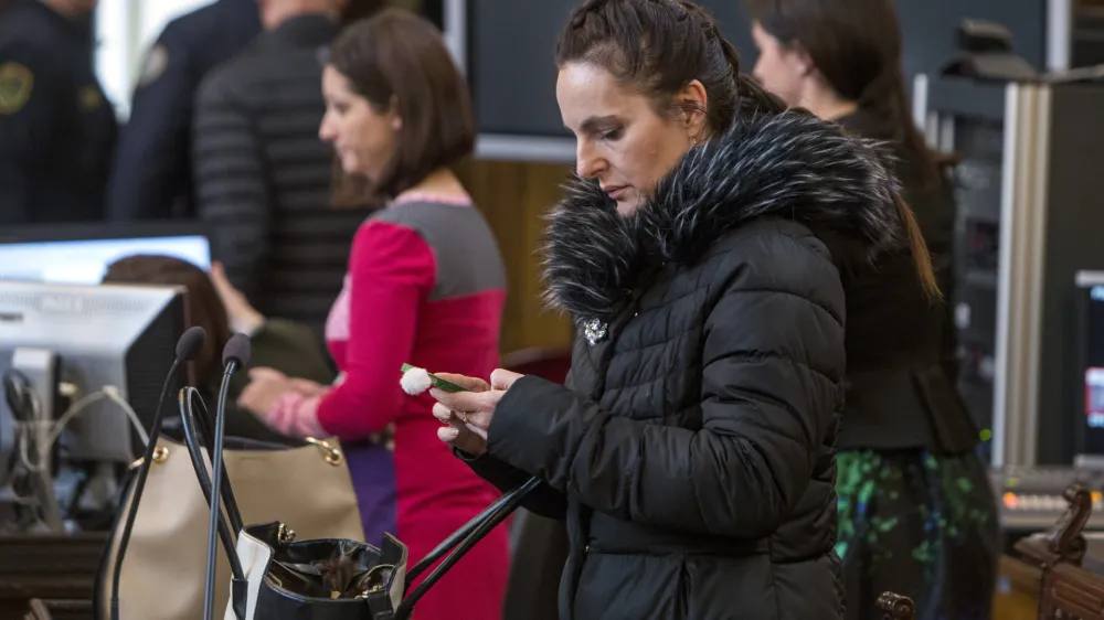 ﻿- tožilka Mateja Gončin- 20.03.2018 - izrek sodbe v ponovljenem sojenju 15 obtoženim v zadevi Balkanski bojevnik – sojenje Draganu Tošiču, domnevnemu vodji slovenskega dela narkokartela t.i. kokainskega kralja Darka Šarića ter še 15 soobdolženim - tihotapili več ton kokaina iz Južne Amerike v Evropo - //FOTO: Matjaž Rušt