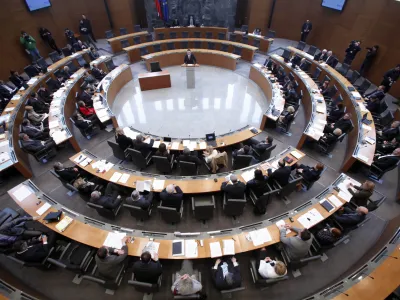 poslanska dvorana - državni zbor<br><br><br>- 7. izredna seja Državnega zbora (DZ) 2012 - poslanci potrjevali ministrsko ekipo nove vlade Janeza Jan&scaron;e in razpisali referendum o družinskem zakoniku - 25. marca,   //FOTO: Luka Cjuha