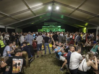 Gasilsko zvezo Slovenije skrbi, da bo nova uredba o zvoku in prireditvah ogrozila prihodnost gasilskih veselic. Foto: Jaka Gasar 