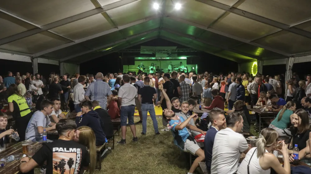 Gasilsko zvezo Slovenije skrbi, da bo nova uredba o zvoku in prireditvah ogrozila prihodnost gasilskih veselic. Foto: Jaka Gasar 