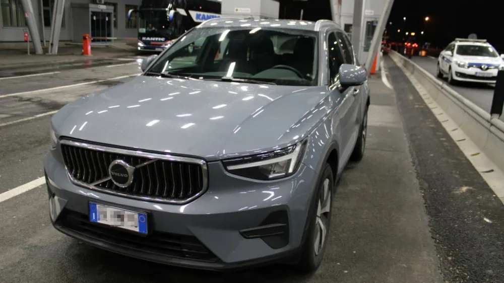 Ukradeni Volvo na Obrežju.