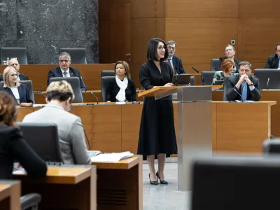 Ljubljana, DZ.<br>Nadaljevanje seje DZ, na kateri so obravnavali interpelacijo o delu in odgovornosti ministrice za digitalno preobrazbo Emilije Stojmenove Duh.<br>Ministrica za digitalno preobrazbo Emilija Stojmenova Duh.