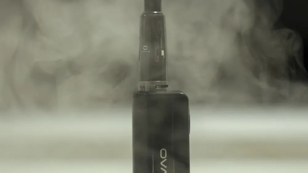 Elektronskim cigaretam prav zaradi arom vse bolj podlegajo predvsem mladi.