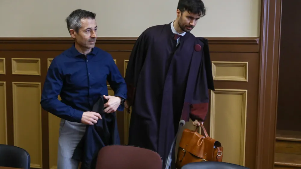 Jože Kojc (levo) z zagovornikom Mihom &Scaron;o&scaron;ićem, ki je predlagal izločitev dokazov iz spisa.