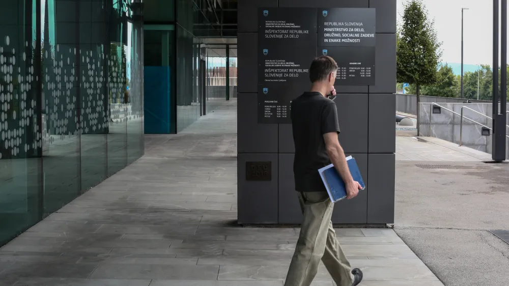 Glavna delovna in&scaron;pektorica Katja Čoh Kragolnik je potrdila, da jih je lani obiskal in&scaron;pektor za javni sektor, ki je med drugim preverjal začasno premestitev javne uslužbenke z in&scaron;pektorata za delo v drug državni organ in njeno vrnitev na in&scaron;pektorat. Foto: Luka Cjuha&nbsp;