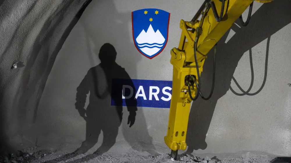 simbolična fotografija DARS18.3.2024 - predor Karavanke - dogodek ob preboju vzhodne cevi avtocestnega predora Karavanke, nagovor bo imel predsednik vlade Robert Golob, dogodka se bo udeležila tudi ministrica za infrastrukturo Alenka BratušekFoto: Luka Cjuha