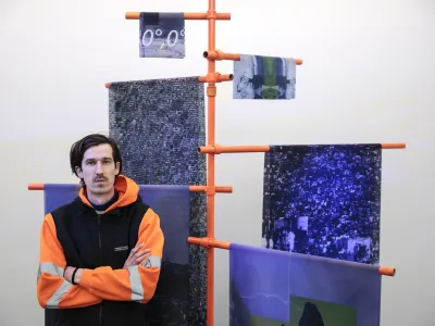 Simon Weckert, intermedijski umetnik iz Nemčije - 29.02.2024 – Aksioma – razstava Republika Ničelnega otoka Simona Weckerta //FOTO: Jaka Gasar