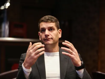 ﻿kandidat za župana Kranja Zoran Stevanović- 21.11.2018 - Lokalne volitve 2018 – drugi krog - Dnevnikovo soočenje kranjska županska kandidata Matjaža Rakovca in Zorana Stevanovića  //FOTO: Bojan Velikonja