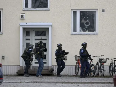 Police officers operate at the Viertola comprehensive school in Vantaa, Finland, on April 2, 2024. Three minors were injured in a shooting at the school on Tuesday morning. A suspect, also a minor, has been apprehended.  Lehtikuva/MARKKU ULANDER via REUTERS   ATTENTION EDITORS - THIS IMAGE WAS PROVIDED BY A THIRD PARTY. NO THIRD PARTY SALES. NOT FOR USE BY REUTERS THIRD PARTY DISTRIBUTORS. FINLAND OUT. NO COMMERCIAL OR EDITORIAL SALES IN FINLAND.