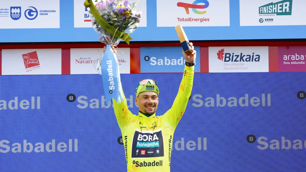 Primož Roglič je odlično razpoložen na začetku dirke po Baskiji in je zanesljivo obdržal vodstvo v skupnem seštevku.