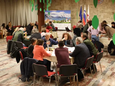 V sklopu posveta so občani razpravljali o zelenih površinah v Kranju. Foto: MOK