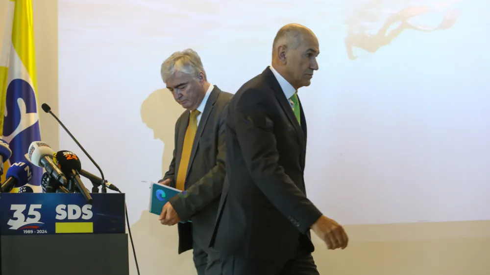 Janez Janša in Milan Zver02.04.2024 - novinarske konference predsednika SDS Janeza Janše in evropskega poslanca Milana Zvera, na kateri bosta razkrila interne dokumente Evropske komisije v povezavi z obiskom podpredsednice Evropske komisije Vere Jourove v Sloveniji.Foto: Luka Cjuha