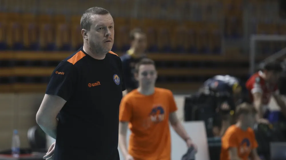 Radovan Gačić ni več trener ACH Voleyja, namesto njega 19-kratne državne prvake vodi Matjaž Hafner. Foto: Luka Cjuha