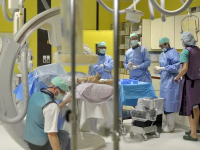 - ilustrativna fotografijazdravstvo, zdravniki, zdravstvene preiskave, radiologija, bolnišnica, zdravje, medicina, radiologi- Klinični inštitut za radiologijo UKC v Ljubljani ob mednarodnem dnevu radiologije predstavili nove metode zdravljenja;//FOTO: Tomaž Zajelšnik