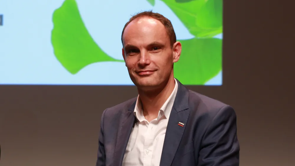 Ljubljana, Cankarjev dom.<br>Uradni zakljucek festivala F3ZO s soocenjem predsedniskih kandidatov.<br>Predsedniski kandidat Anze Logar. / Foto: Nace Hocevar/sta